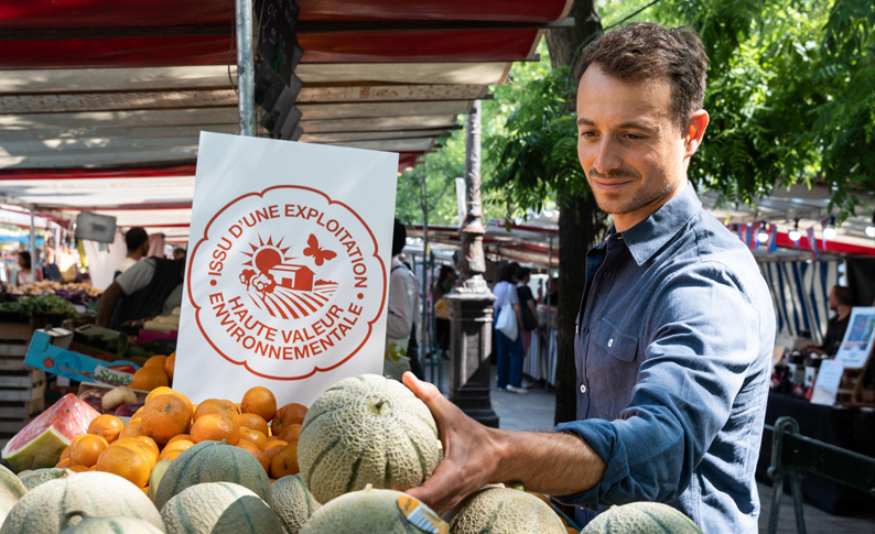 « HVE » ou « bio » ? Hugo Clément révèle la guerre des labels dans « Sur le front »